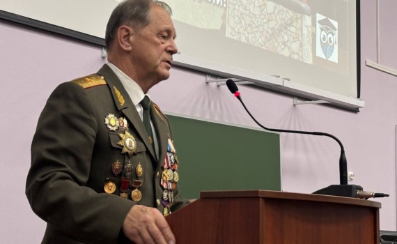 Владимир Лебедев рассказал молодежи о подвиге туляков в 1941-м - книги генерала ФСБ посвящены роли НКВД в организации защиты Города-героя Владимир Лебедев рассказал молодежи о подвиге туляков в 1941-м - книги генерала ФСБ посвящены роли НКВД в организации защиты Города-героя