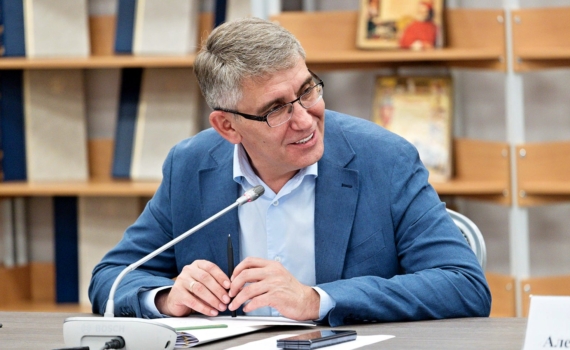 Миляев наградил тульские семьи, ставшие примером крепких отношений Миляев наградил тульские семьи, ставшие примером крепких отношений